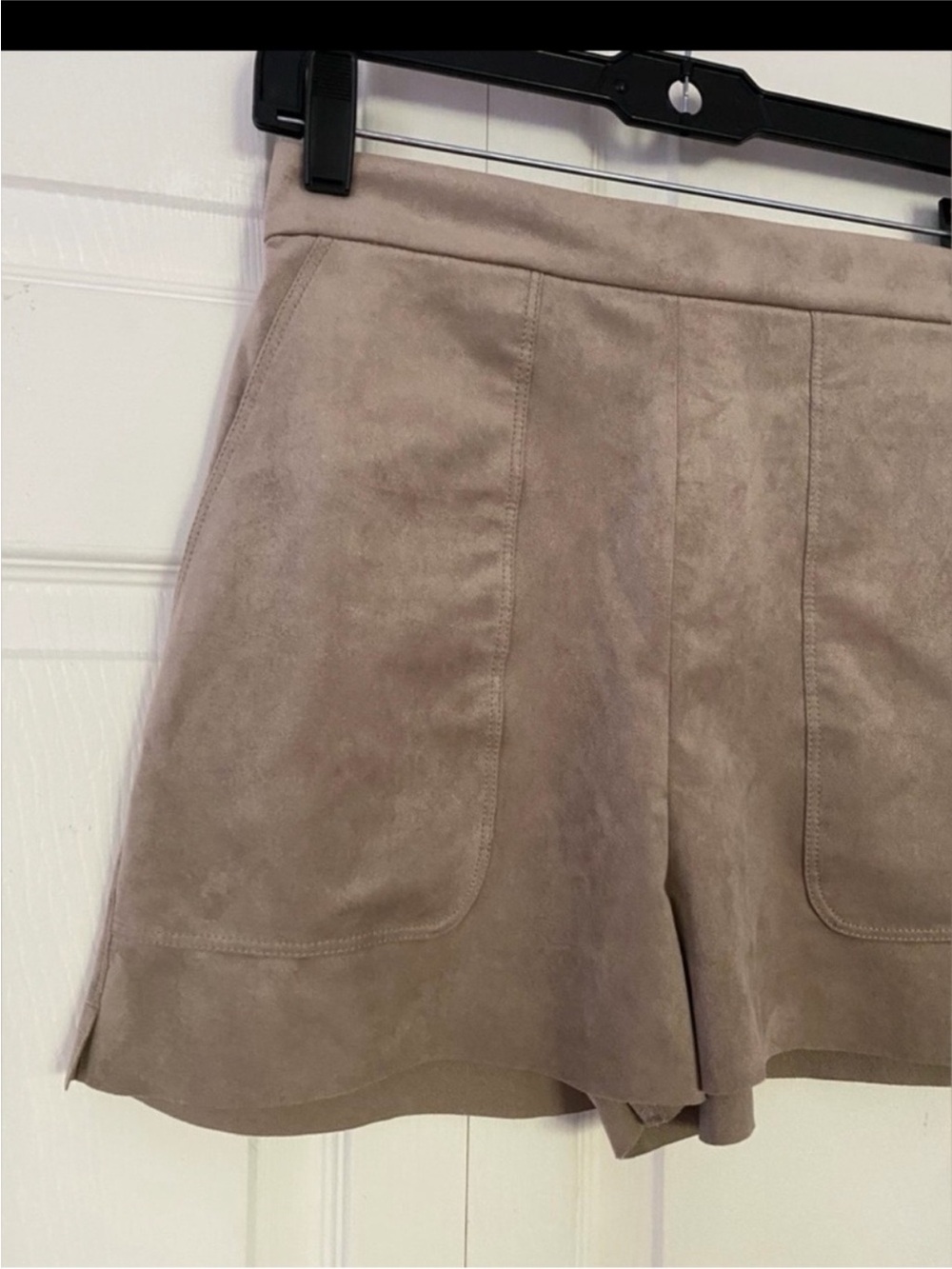 Aritzia Wilfred Women's Shorts Bossier Faux Suede Tan Shorts size Medium - Picture 5 of 13